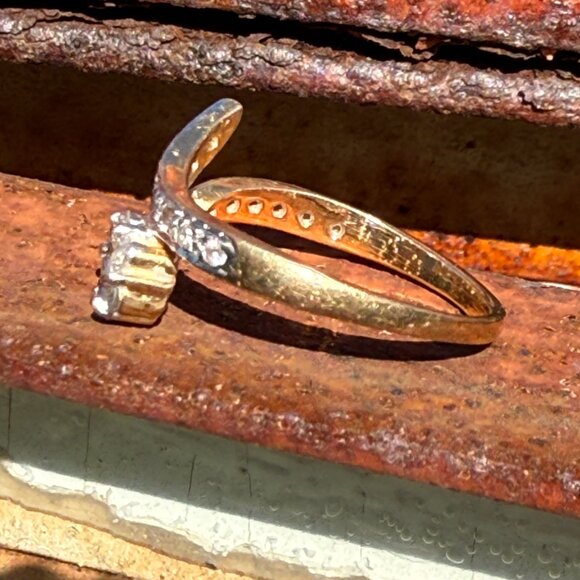Vintage Genuine Diamond Flower Ring 14k Gold Size: 8 - Picture 5 of 8